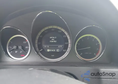 2010 Mercedes-Benz C 300 Luxury 4Matic z USA, uszkodzony, nr VIN WDDGF8BB5AR127811